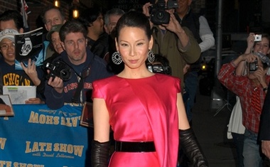 Dvoboj: Lucy Liu in Sienna Miller