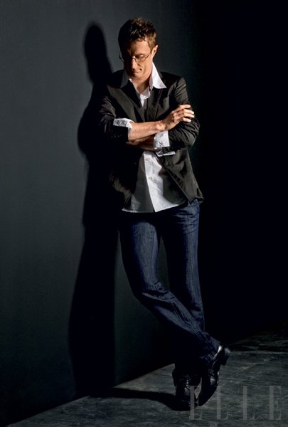 Tadej Golob nosi srajco Armani Jeans, suknjič Prada, kavbojke Hugo Boss in čevlje Stiefelkoening. (foto: Fotografija Aleksander Štokelj)