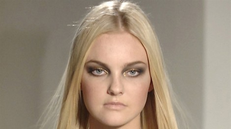 Model: Caroline Trentini