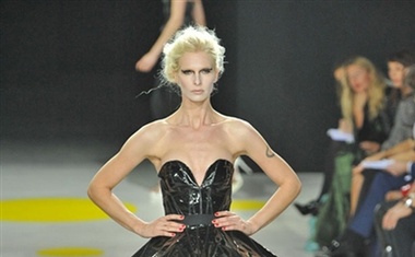 Giles Deacon, pomlad-poletje 2009