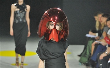 Giles Deacon, pomlad-poletje 2009