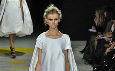 Giles Deacon, pomlad-poletje 2009