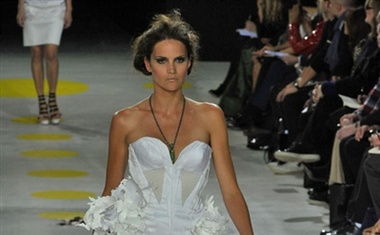 Giles Deacon, pomlad-poletje 2009