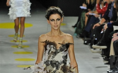 Giles Deacon, pomlad-poletje 2009