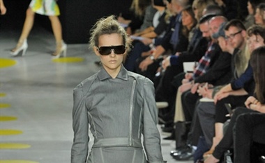 Giles Deacon, pomlad-poletje 2009