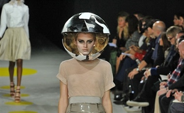 Giles Deacon, pomlad-poletje 2009