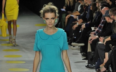 Giles Deacon, pomlad-poletje 2009