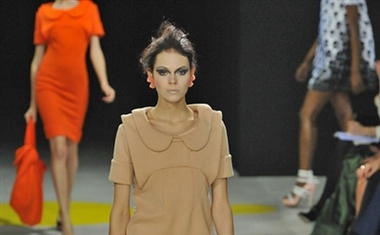 Giles Deacon, pomlad-poletje 2009