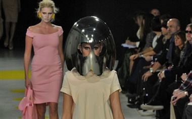 Giles Deacon, pomlad-poletje 2009