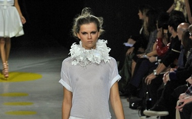 Giles Deacon, pomlad-poletje 2009