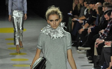 Giles Deacon, pomlad-poletje 2009