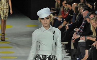 Giles Deacon, pomlad-poletje 2009