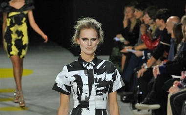 Giles Deacon, pomlad-poletje 2009
