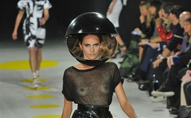 Giles Deacon, pomlad-poletje 2009