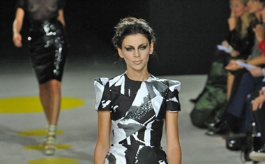 Giles Deacon, pomlad-poletje 2009