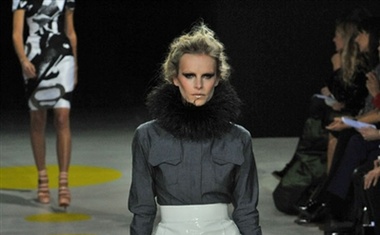 Giles Deacon, pomlad-poletje 2009