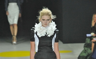 Giles Deacon, pomlad-poletje 2009