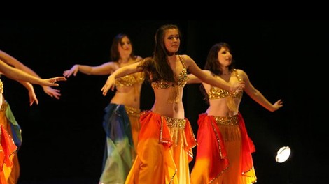 Orientalski ples na odru