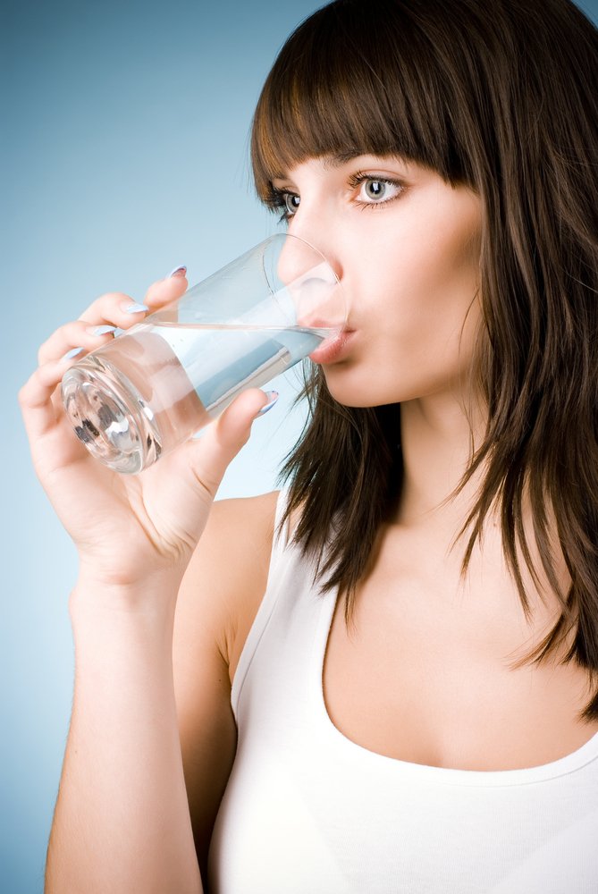Načrt: popiti dva litra vode dnevno (foto: Fotografija Shutterstock)