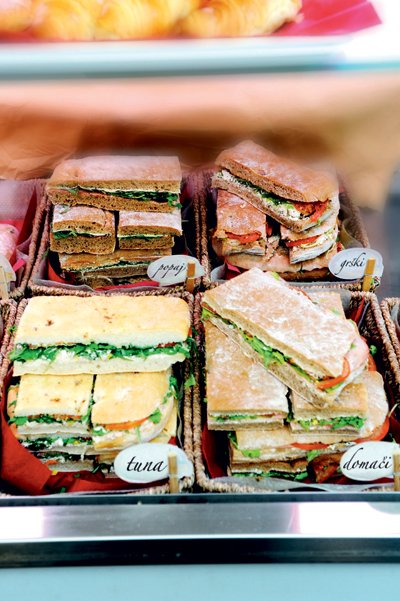 En sendvič za na pot, prosim. (foto: FOTOGRAFIJA MATEJA JORDOVIĆ POTOČNIK)