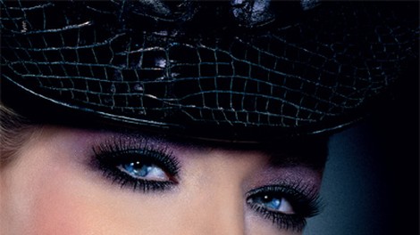 Christian Dior: škrlatna kraljica barv