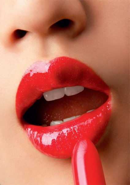 Rdeča šminka, Ramonsi in alkohol (foto: Fotografija Shutterstock)