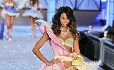 Video napovednik - Victoria's Secret Fashion Show 2011, New York