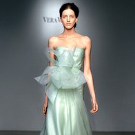 Nevesta skozi poročno vizijo oblikovalke Vere Wang (foto: all about fashion)