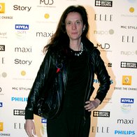 MIRA K. VELIČ
Kombinezon MAJA ŠTAMOL, nakit E2RD, torba KAREN MILLEN, gležnjarji neznane znamke, jakna PEPE JEANS.
(foto: Aleš Pavletič)