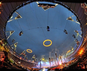 Foto: Pet krogov na nebu nad Londonom