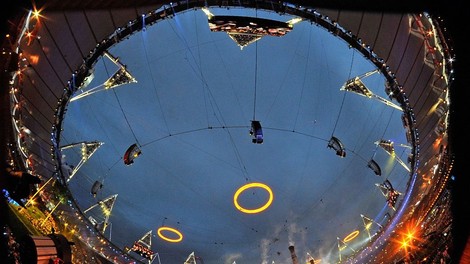 Foto: Pet krogov na nebu nad Londonom