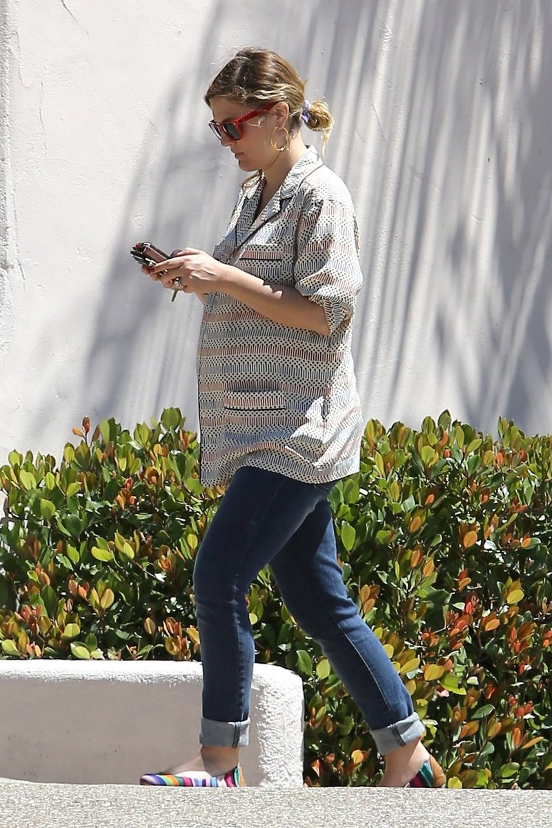 Foto: Sproščeni nosečniški stil Drew Barrymore (foto: Profimedia)