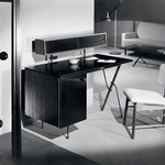 Pisalna miza, stol in pregibna stena, 1952, izdelovalec Glenn of California. (foto: Promocijsko gradivo Gubi in Arkitekt museet stockholm)