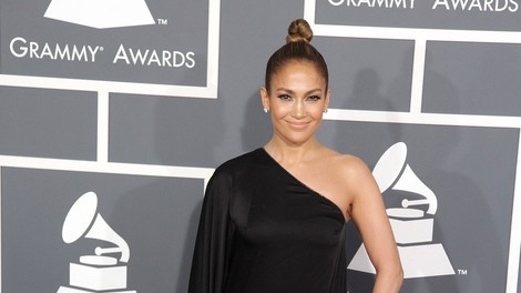 Grammyji: J.Lo po sledi "Angelinine noge"