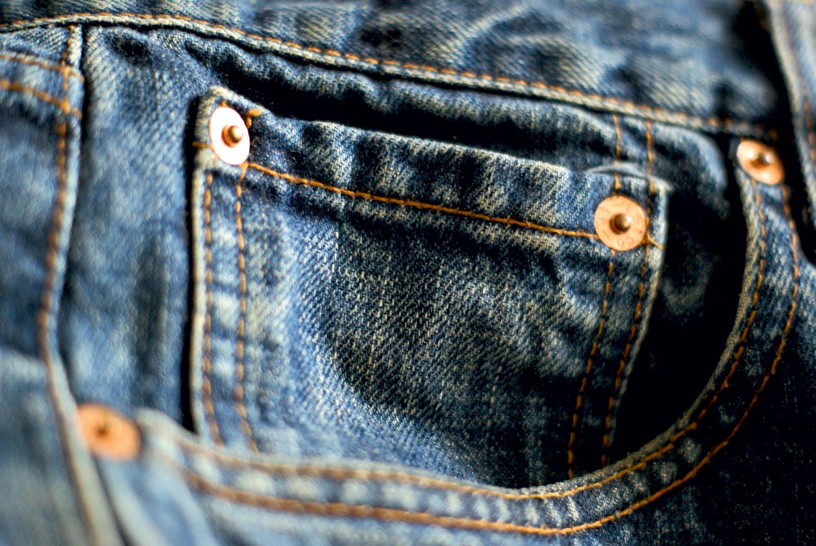 Карманы в джинсах