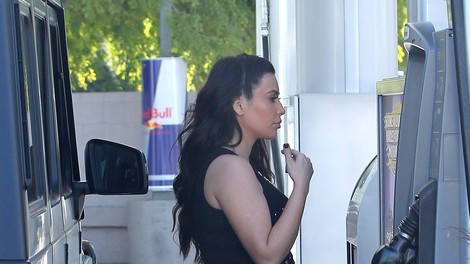 Kim Kardashian: Na črpalko v louboutinkah