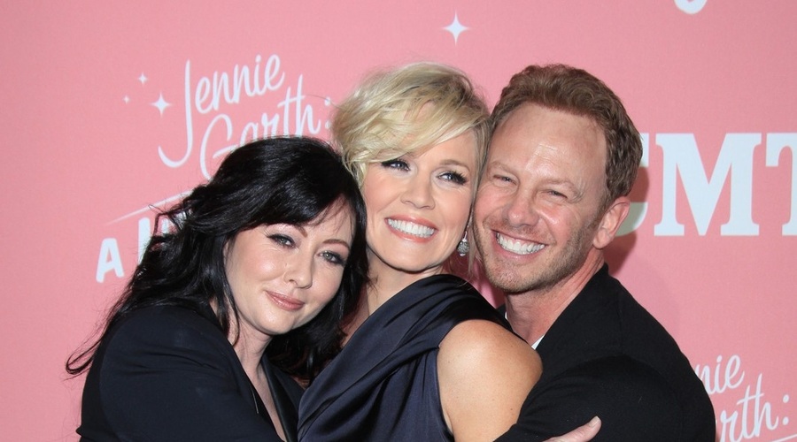 Ian Ziering s Shannen Doherty in Jennie Garth, nekdanjima soigralkama iz serije Beverly Hills. (foto: Profimedia)