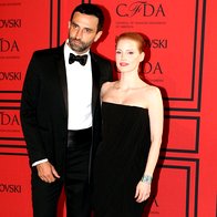 Riccardo Tisci in Jessica Chastain (v obleki Givenchy) (foto: Profimedia)