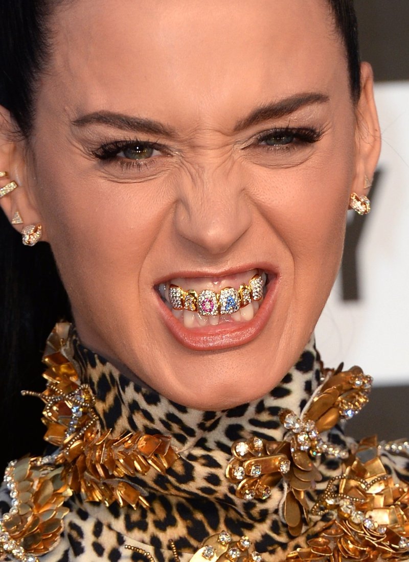 Katy Perry zsi je omislila razkošen zobni nakit. (foto: Profimedia)
