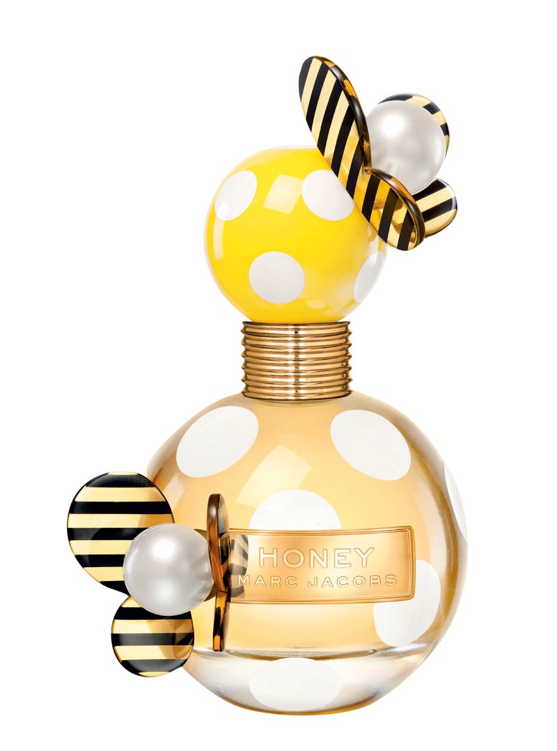 Honey, Marc Jacobs, je sončna, zapeljiva in cvetna dišava – z dotikom nepričakovane sladkobe sadja, vanilje in lesnih not. 50 ml, 71,79 €. (foto: Promocijsko gradivo)