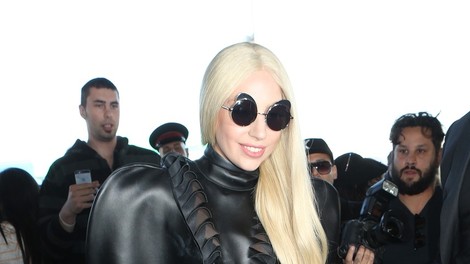 Foto: Lady Gaga v LA-ju v kreaciji Petra Movrina