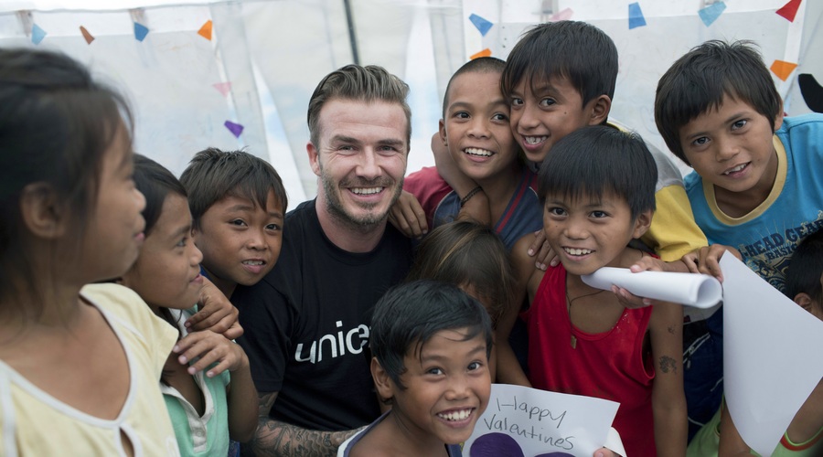 Foto: David Beckham obiskal filipinske otroke (foto: UNICEF/ Per-Anders Pettersson)