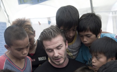 Foto: David Beckham obiskal filipinske otroke