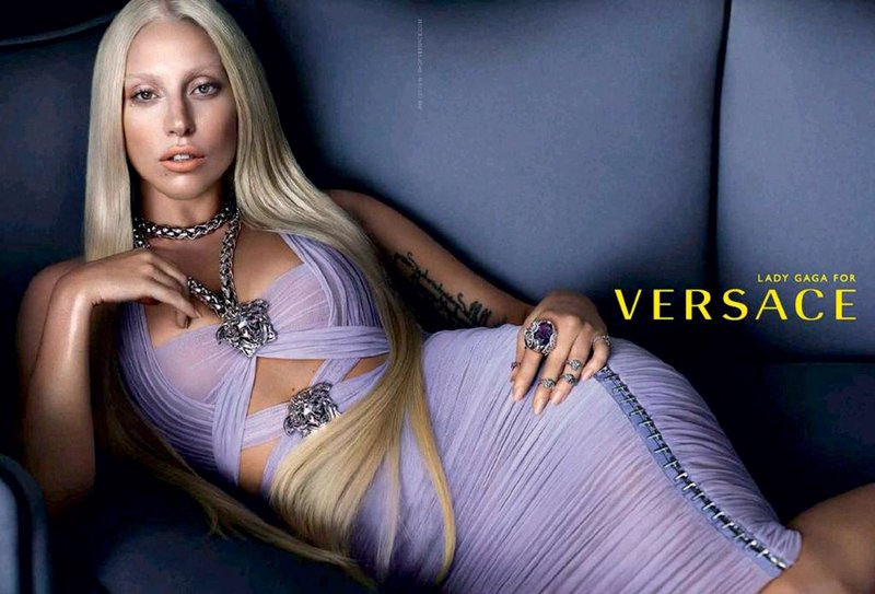 Versace
Obraz: Lady Gaga
Fotograf: Mert Alas & Marcus Piggot (foto: Profimedia in promocijsko gradivo)