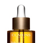 Olja rožmarina, lešnika in lotosa lepo negujejo mešano kožo. Lotus Face Treatment Oil, Clarins, 39,20 €. (foto: profimedia, promocijsko gradivo)