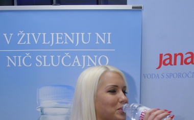 Družabna kronika s torkove večerne revije Fashion Week Aquafresh