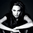 Intervju z Angelino Jolie: "Strah me je živeti napol"