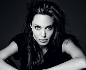Intervju z Angelino Jolie: "Strah me je živeti napol"