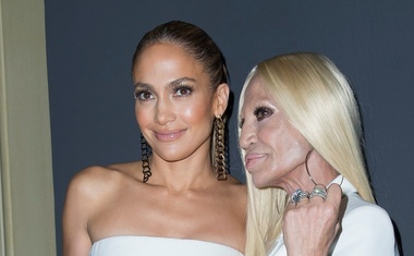 Foto: J. Lo - je to obleka ali kar hlače Versace?