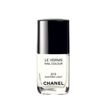 Lak Le Vernis, št. 613, Chanel, 23,27 € (foto: BORIS PRETNAR, WINDSCHNURER, IMAXTREE, SHUTTERSTOCK.COM IN PROMOCIJSKO GRADIVO)